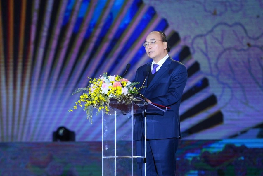 Chủ tịch nước Nguyễn Xuân Phúc nhấn mạnh việc UNESCO tôn vinh những giá trị và ý nghĩa nhân văn cao đẹp, trường tồn trong tư tưởng, nhân cách Hồ Xuân Hương cũng chính là tôn vinh nét đẹp trong tâm hồn, trí tuệ, nhân văn, bác ái của con người Việt Nam.