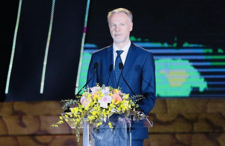 Ông Christian Manhart - Trưởng đại diện UNESCO tại Việt Nam phát biểu tại buổi lễ, khẳng định nữ sĩ Hồ Xuân Hương là người đã theo đuổi những lý tưởng và ưu tiên mà sau này đã trở thành sứ mệnh của UNESCO.