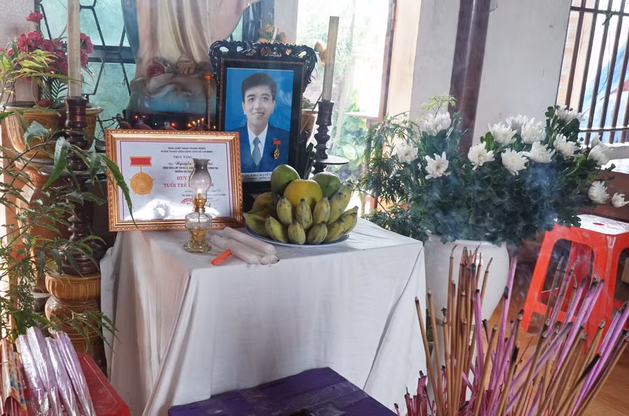 Tuổi trẻ của Nhã đã dừng lại ở tuổi hai mươi.