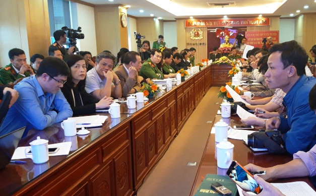 Toàn cảnh buổi gặp gỡ báo chí và công bố kết quả chuyên án của Công an tỉnh Thanh Hóa. Ảnh: Hồng Đức Toàn cảnh buổi gặp gỡ báo chí và công bố kết quả chuyên án của Công an tỉnh Thanh Hóa. Ảnh: Hồng Đức