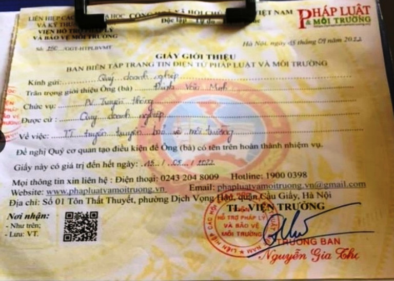 Giấy giới thiệu của Viện hỗ trợ Pháp lý và Bảo vệ môi trường cấp cho phóng viên đi tác nghiệp. Ảnh: Sở TT&TT cung cấp