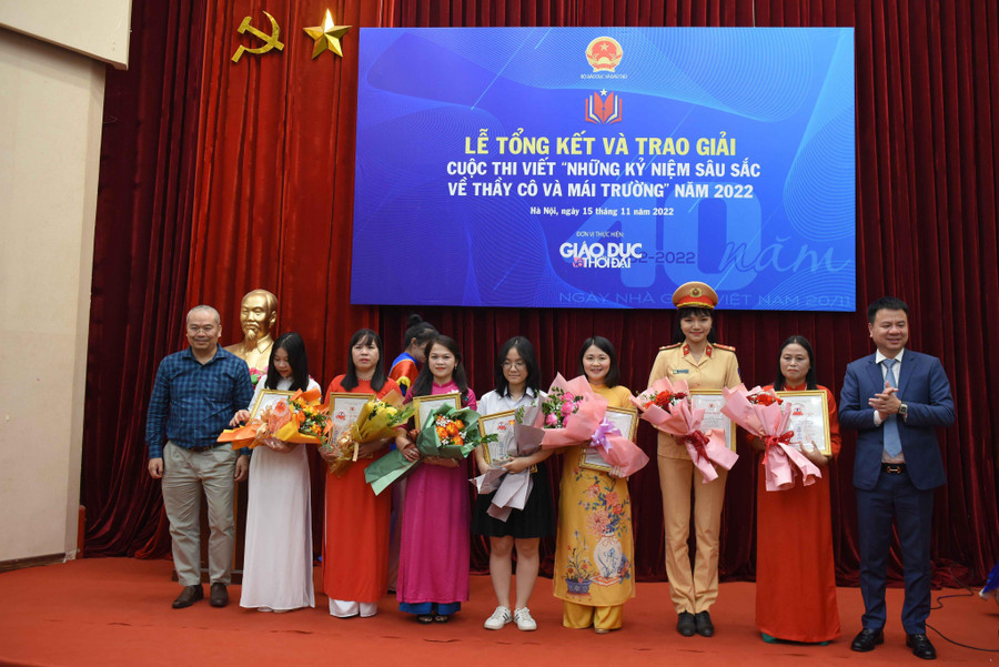 Trao giải Cuộc thi viết Những kỷ niệm sâu sắc về thầy cô và mái trường năm 2022 ảnh 24 Trao giải Cuộc thi viết Những kỷ niệm sâu sắc về thầy cô và mái trường năm 2022 ảnh 24