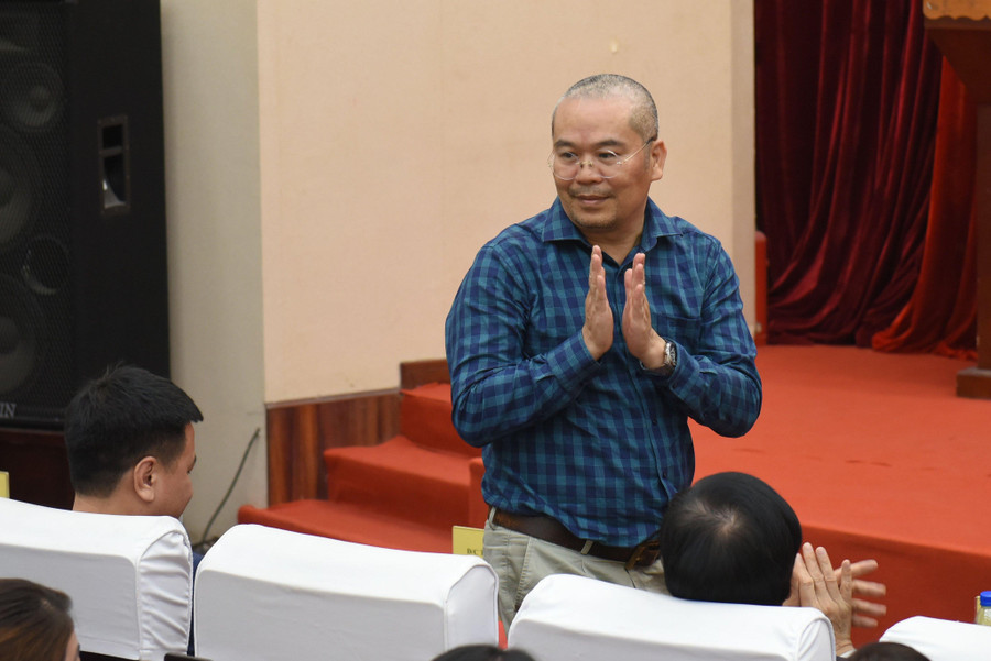Ông Phạm Quỳnh, Phó Tổng Biên tập Nhà xuất bản Giáo dục Việt Nam. Ông Phạm Quỳnh, Phó Tổng Biên tập Nhà xuất bản Giáo dục Việt Nam.