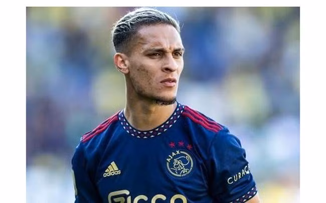 Thương vụ Antony cập bến Old Trafford sắp hoàn tất.