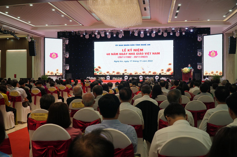 Lễ kỷ niệm có sự tham gia của đông đảo đội ngũ nhà giáo qua các thế đã đóng góp cho sự phát triển của ngành giáo dục và đào tạo tỉnh Nghệ An. Lễ kỷ niệm có sự tham gia của đông đảo đội ngũ nhà giáo qua các thế đã đóng góp cho sự phát triển của ngành giáo dục và đào tạo tỉnh Nghệ An.