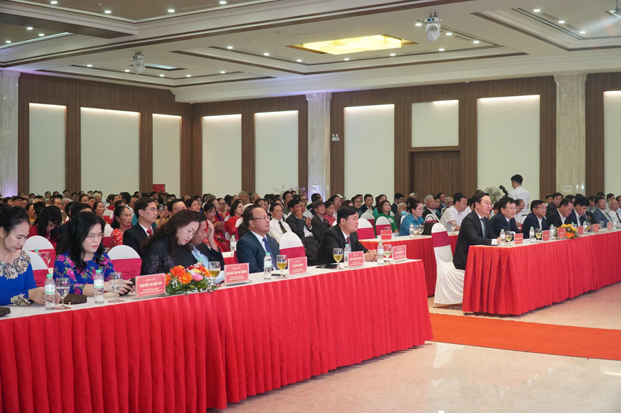 Các đại biểu dự Lễ kỷ niệm 40 năm ngày Nhà giáo Việt Nam (20/11/1982 - 20/11/2022). Các đại biểu dự Lễ kỷ niệm 40 năm ngày Nhà giáo Việt Nam (20/11/1982 - 20/11/2022).