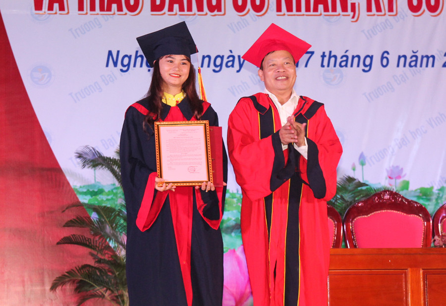 Em Nguyễn Thị Uyên, tốt nghiệp xuất sắc ngành Mầm non được giữ lại làm giáo viên Trường Sư phạm thực hành - Đại học Vinh