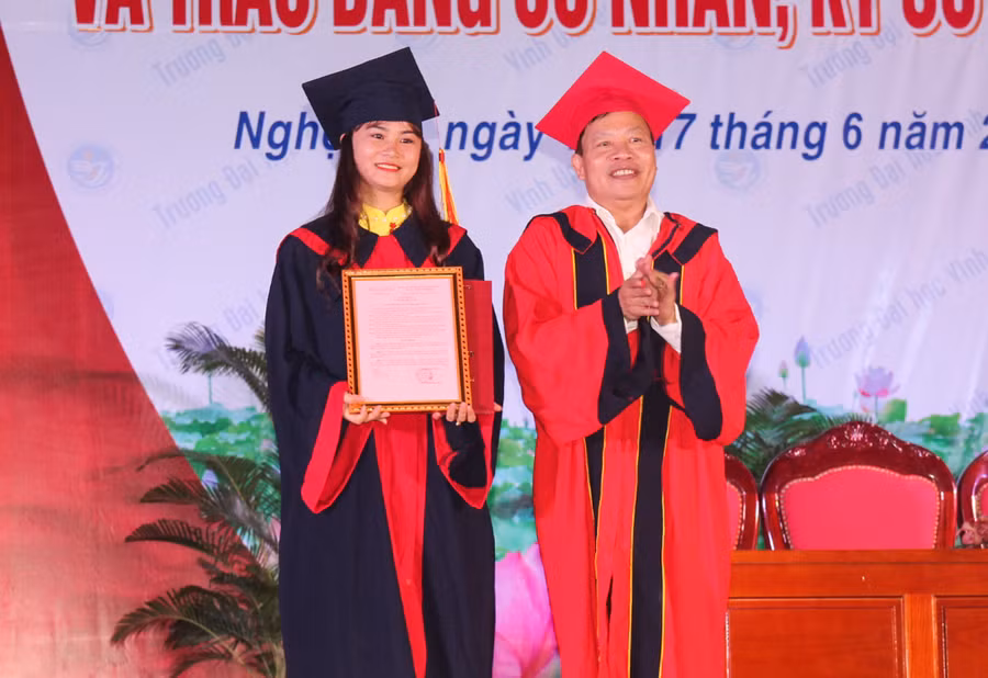 Em Nguyễn Thị Uyên, tốt nghiệp xuất sắc ngành Mầm non được giữ lại làm giáo viên Trường Sư phạm thực hành - Đại học Vinh