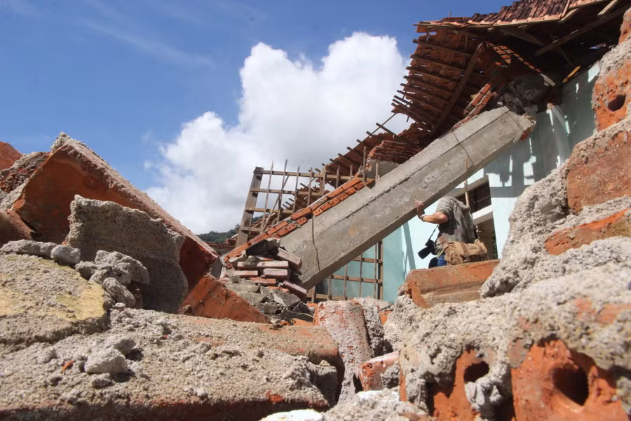 Hiện nhà trường đang cùng với các lực lượng tại địa phương khắc phục hậu quả. Tuy nhiên, để xây dựng lại số phòng trên cần kinh phí và thời gian.