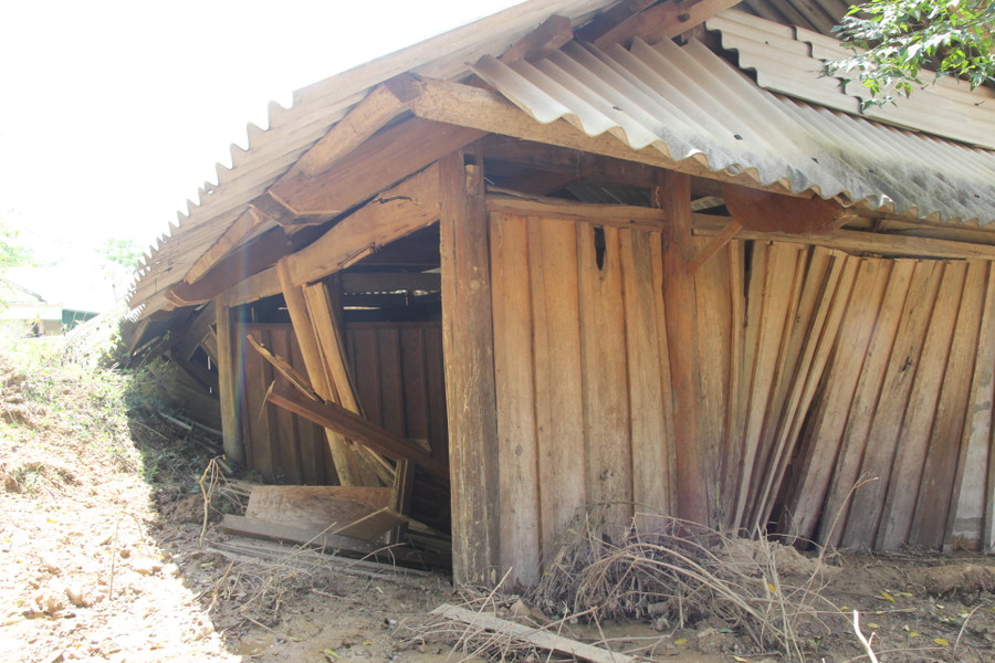 Phòng học và nhà bếp tại điểm bản Lưu Thắng, Mầm non Chiêu Lưu 2 bị đất đá sạt lở xô đổ