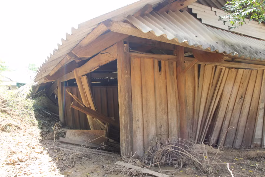 Phòng học và nhà bếp tại điểm bản Lưu Thắng, Mầm non Chiêu Lưu 2 bị đất đá sạt lở xô đổ