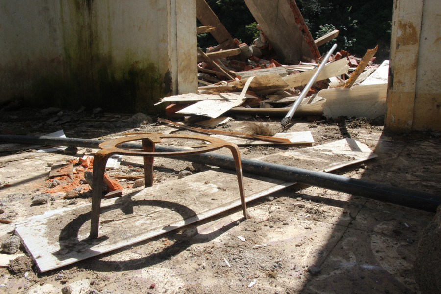 Chiếc kiềng còn sót lại sau trận lũ quét