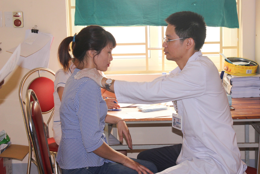 Khám sàng lọc ung thư tuyến giáp.