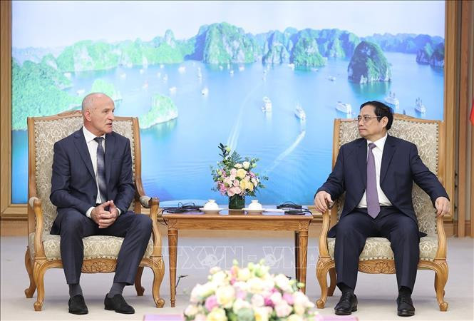 Thủ tướng Phạm Minh Chính tiếp Giám đốc Viện Nghiên cứu khoa học dược liệu và tinh dầu Liên bang Nga, Viện sỹ Viện Hàn lâm khoa học Liên bang Nga Sidelnikov Nikolai Ivanovich. Ảnh: Dương Giang/TTXVN Thủ tướng Phạm Minh Chính tiếp Giám đốc Viện Nghiên cứu khoa học dược liệu và tinh dầu Liên bang Nga, Viện sỹ Viện Hàn lâm khoa học Liên bang Nga Sidelnikov Nikolai Ivanovich. Ảnh: Dương Giang/TTXVN
