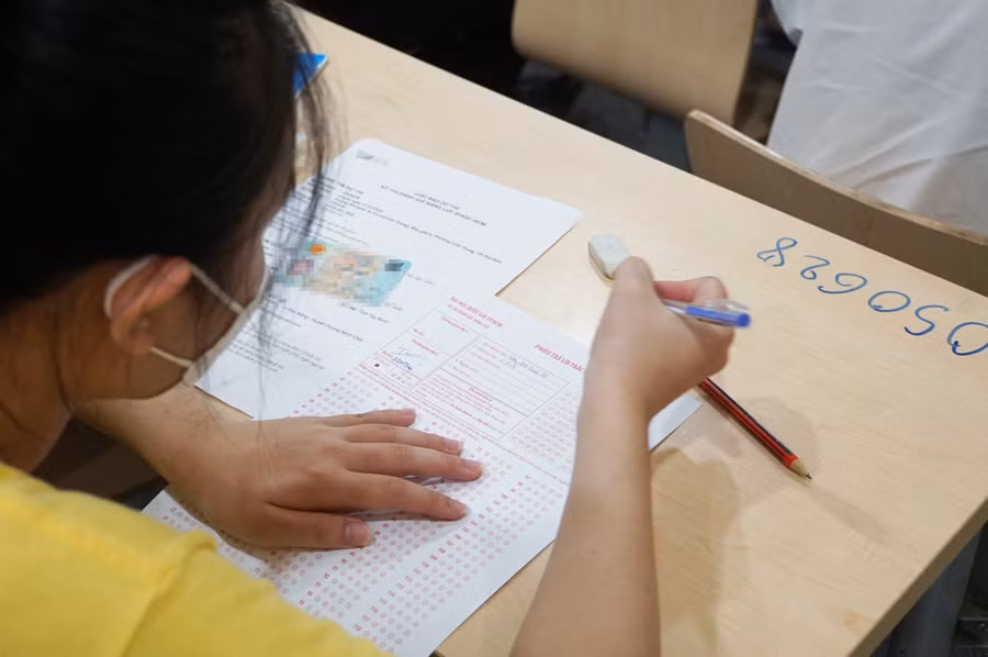 Cấu trúc đề thi gồm 120 câu hỏi trắc nghiệm, thời gian làm bài 150 phút. Ảnh: Mạnh Tùng