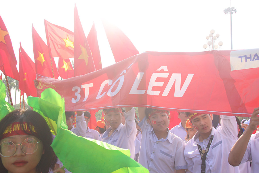 Không khí cổ vũ luôn cháy hết mình ở Nghệ An Không khí cổ vũ luôn cháy hết mình ở Nghệ An