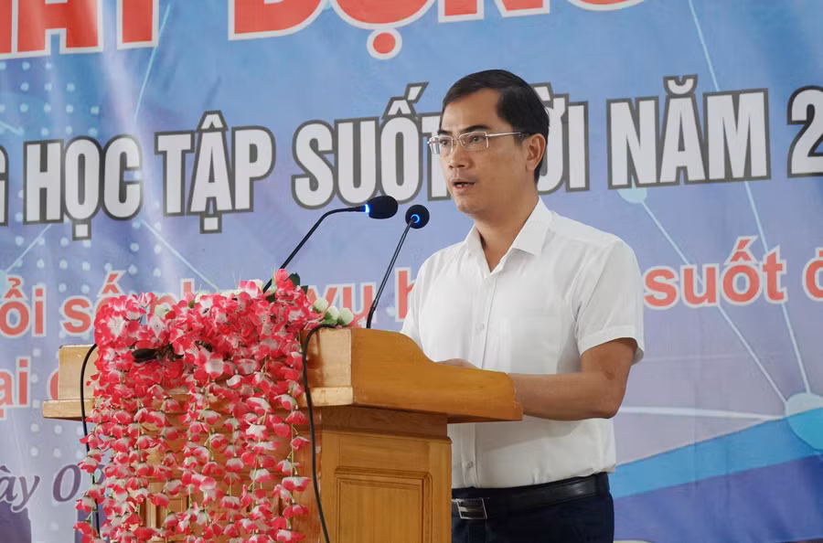 Ông Nguyễn Văn Khoa - Phó Giám đốc Sở GD&amp;ĐT Nghệ An nhấn mạnh, đại dịch Covid-19 tạo ra thách thức nhưng cũng là thời cơ để triển khai chuyển đổi số vào lĩnh vực giáo dục.