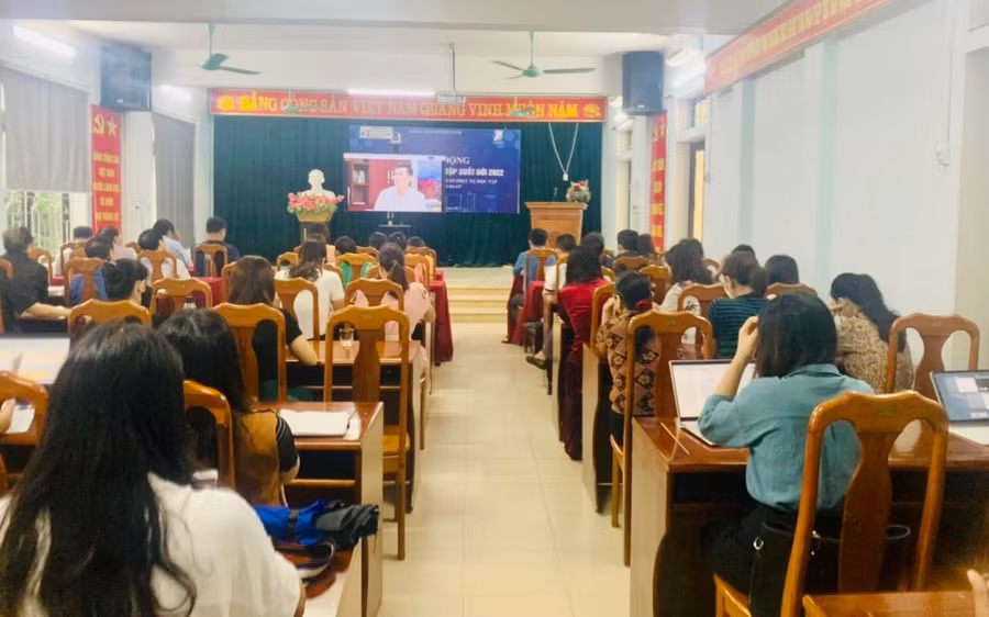 Ngoài điểm cầu chính còn có điểm cầu tại Phòng GD&amp;ĐT, các trường học trên địa bàn tỉnh Nghệ An.