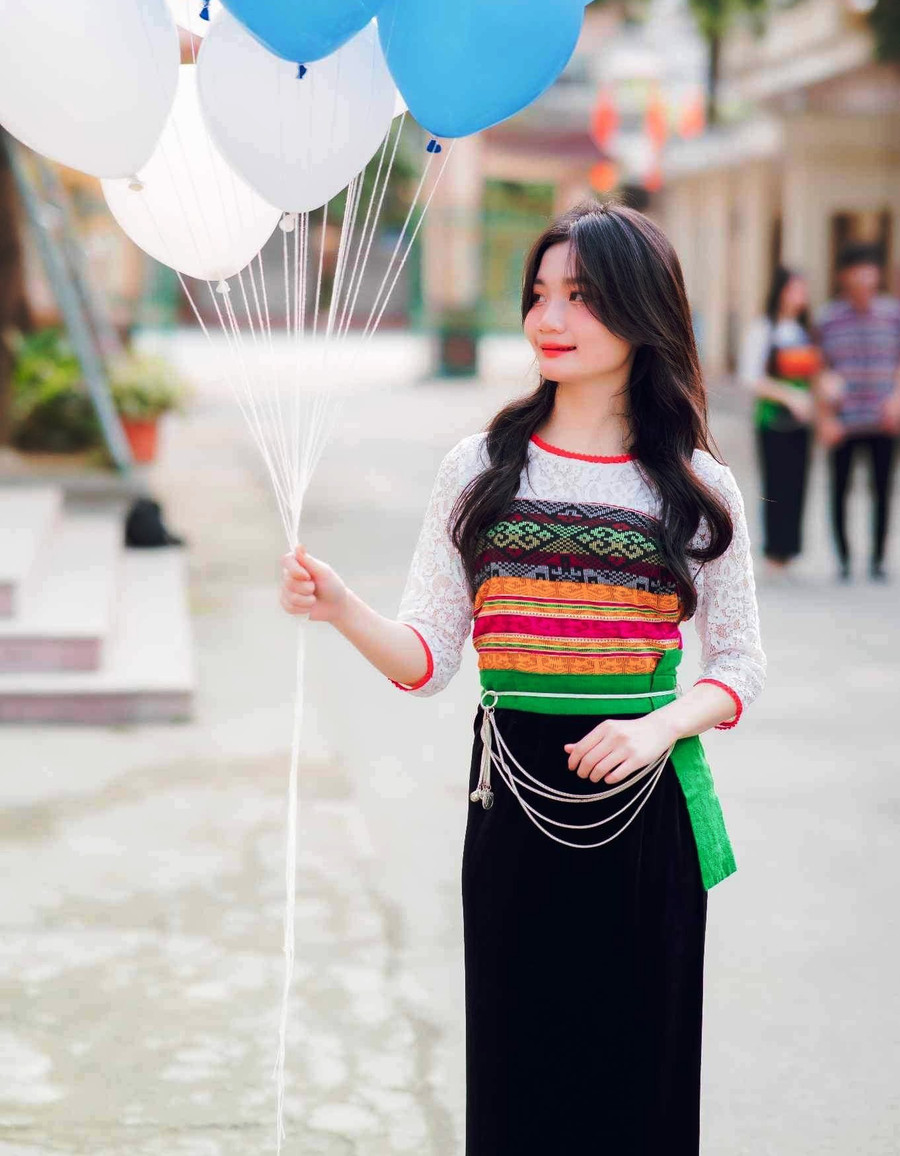 Lương Thị Mai là nữ sinh có số điểm cao nhất Trường THPT DTNT Thanh Hóa trong Kỳ thi tốt nghiệp vừa qua. Ảnh: NVCC. Lương Thị Mai là nữ sinh có số điểm cao nhất Trường THPT DTNT Thanh Hóa trong Kỳ thi tốt nghiệp vừa qua. Ảnh: NVCC.