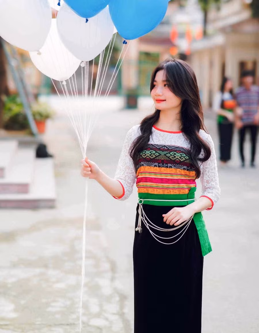 Lương Thị Mai là nữ sinh có số điểm cao nhất Trường THPT DTNT Thanh Hóa trong Kỳ thi tốt nghiệp vừa qua. Ảnh: NVCC. Lương Thị Mai là nữ sinh có số điểm cao nhất Trường THPT DTNT Thanh Hóa trong Kỳ thi tốt nghiệp vừa qua. Ảnh: NVCC.