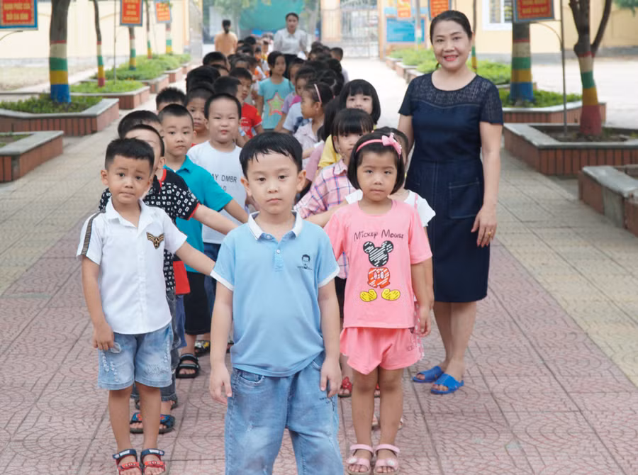 Năm học 2020 - 2021, Trường Tiểu học Nghi Thu (thị xã Cửa Lò, Nghệ An) có 3 lớp 1 với gần 120 học sinh. Đây cũng là những thành viên đặc biệt nhất của lễ khai giảng ngày mai (5/9).