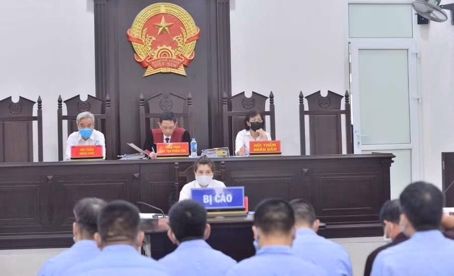 Hội đồng xét xử vụ án.