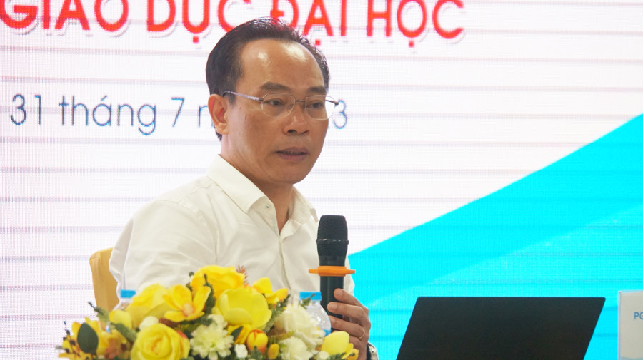 Thứ trưởng Hoàng Minh Sơn trả lời các góp ý, thắc mắc từ các đại biểu của các trường đại học. Ảnh: Mạnh Tùng. Thứ trưởng Hoàng Minh Sơn trả lời các góp ý, thắc mắc từ các đại biểu của các trường đại học. Ảnh: Mạnh Tùng.