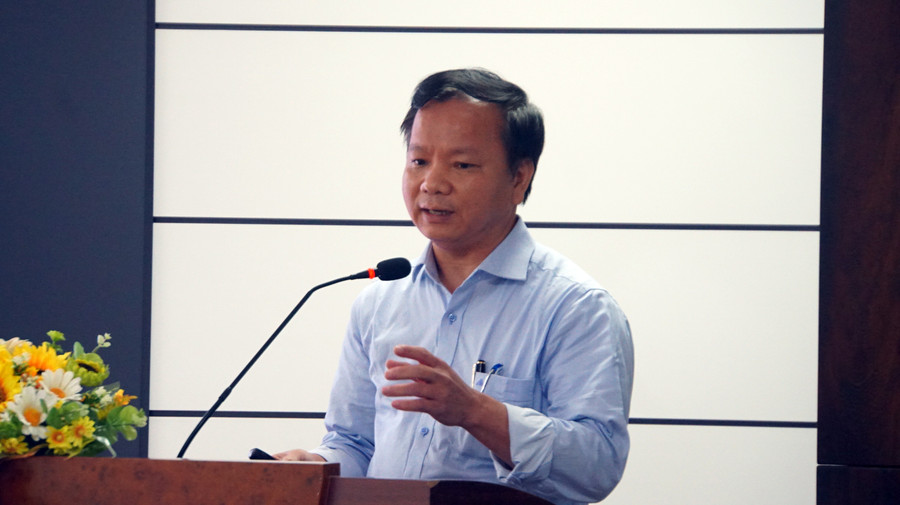 GS.TS Vũ Văn Yêm trình bày những nét chính trong dự thảo. Ảnh: Mạnh Tùng. GS.TS Vũ Văn Yêm trình bày những nét chính trong dự thảo. Ảnh: Mạnh Tùng.