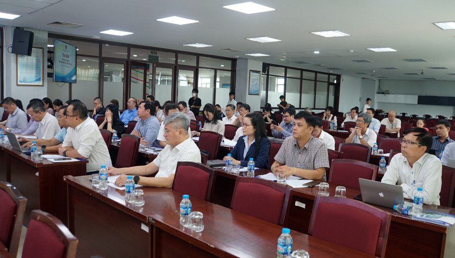 Gần 100 đại biểu đại diện các trường đại học tham gia tọa đàm. Ảnh: Mạnh Tùng Gần 100 đại biểu đại diện các trường đại học tham gia tọa đàm. Ảnh: Mạnh Tùng