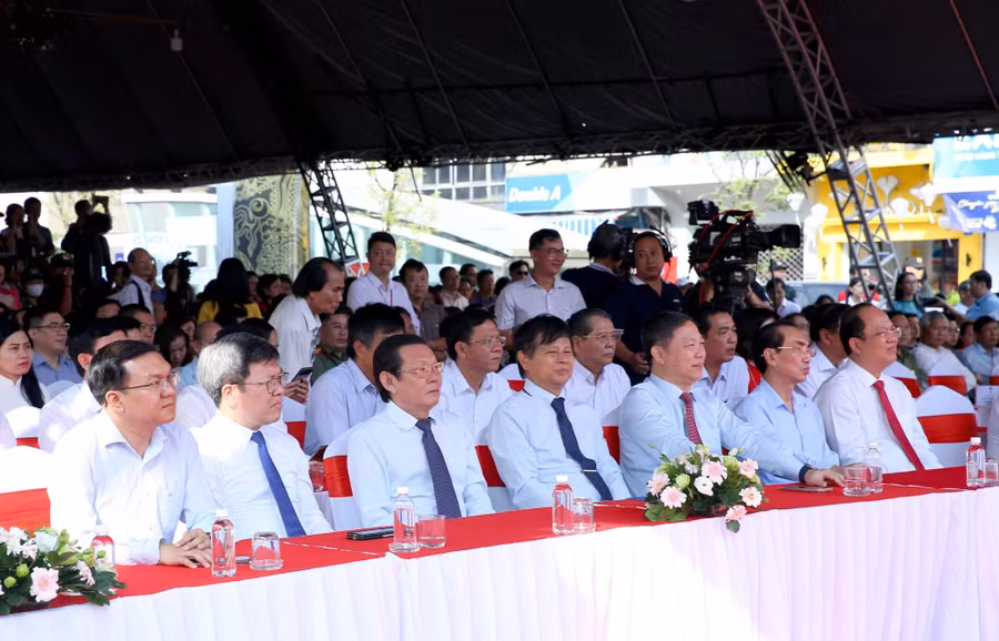 Các đại biểu dự lễ bế mạc Hội Báo toàn quốc 2024. (Ảnh: Nhà báo và Công luận)