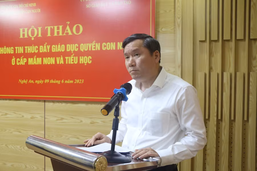 GS.TS Lê Văn Lợi - Phó Giám đốc Học viện Chính trị quốc gia Hồ Chí Minh – Trưởng ban điều hành đề án phát biểu tại hội thảo. Ảnh: Hồ Lài.
