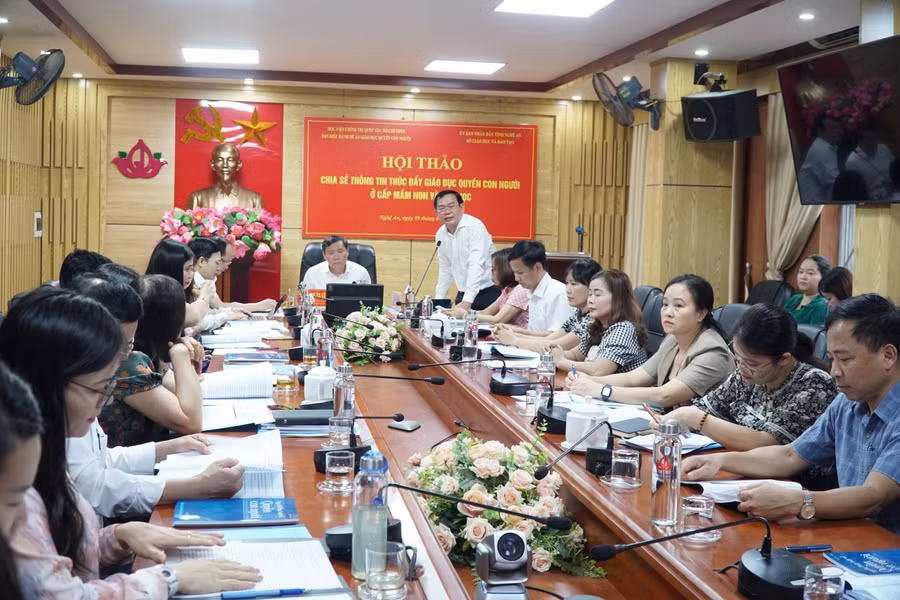 Hội thảo chia sẻ thông tin thúc đẩy giáo dục quyền con người ở cấp mầm non và tiểu học diễn ra tại Nghệ An. Ảnh: Hồ Lài.