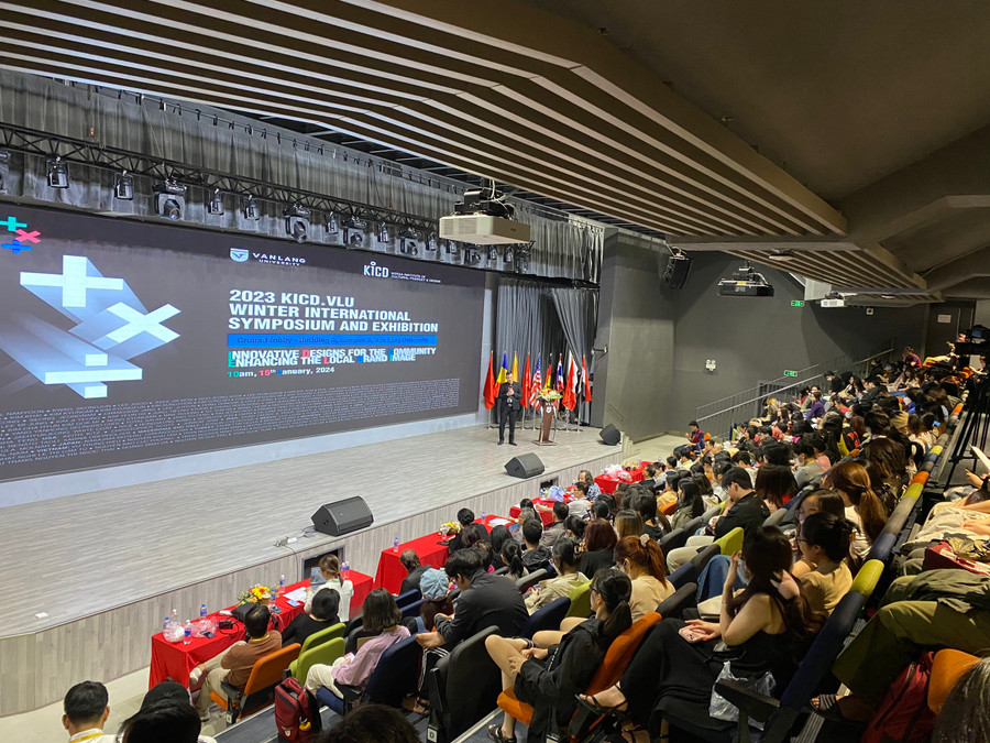 Hội thảo khoa học trong khuôn khổ sự kiện triển lãm. Ảnh: Trà My