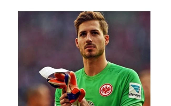 Kevin Trapp nhận được sự quan tâm đặc biệt của Man United.