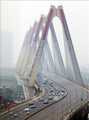 Tổng Bí thư, Chủ tịch nước Trung Quốc Tập Cận Bình và Phu nhân cùng Đoàn đại biểu cấp cao Trung Quốc đến Hà Nội, bắt đầu chuyến thăm cấp Nhà nước tới Việt Nam. Ảnh: Huy Hùng/TTXVN Tổng Bí thư, Chủ tịch nước Trung Quốc Tập Cận Bình và Phu nhân cùng Đoàn đại biểu cấp cao Trung Quốc đến Hà Nội, bắt đầu chuyến thăm cấp Nhà nước tới Việt Nam. Ảnh: Huy Hùng/TTXVN