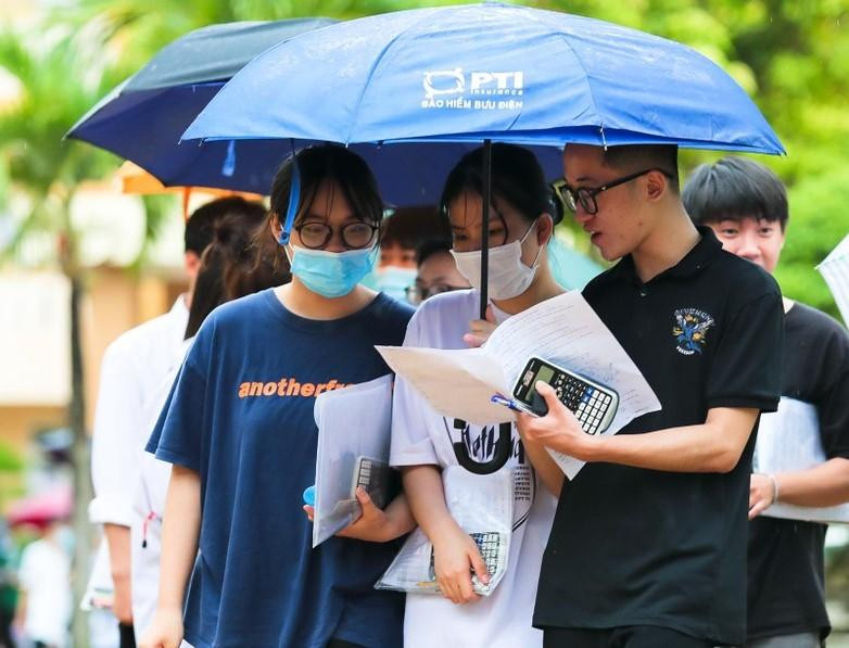 Thí sinh Nghệ An rời khỏi phòng thi sau môn Toán chiều ngày 7/7 Thí sinh Nghệ An rời khỏi phòng thi sau môn Toán chiều ngày 7/7
