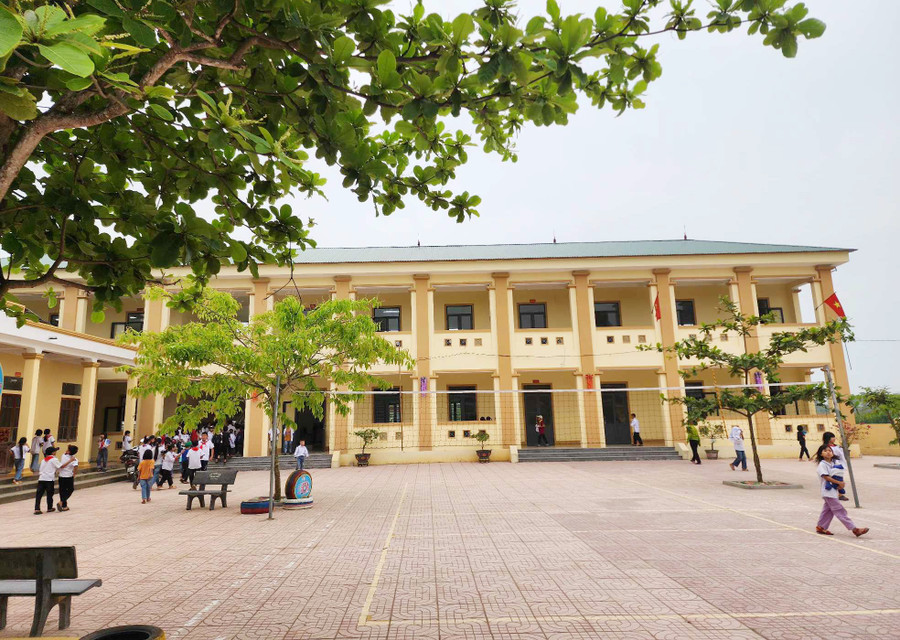 Cơ sở vật chất mới tại điểm chính Trường Tiểu học Ngọc Sơn, huyện Thanh Chương, Nghệ An. Ảnh: Hồ Lài