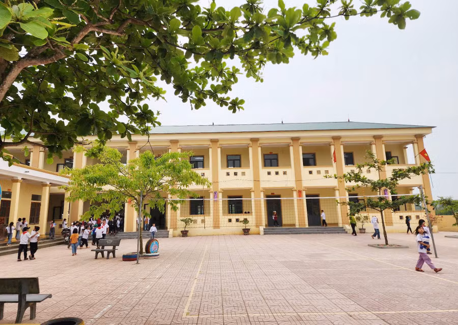 Cơ sở vật chất mới tại điểm chính Trường Tiểu học Ngọc Sơn, huyện Thanh Chương, Nghệ An. Ảnh: Hồ Lài