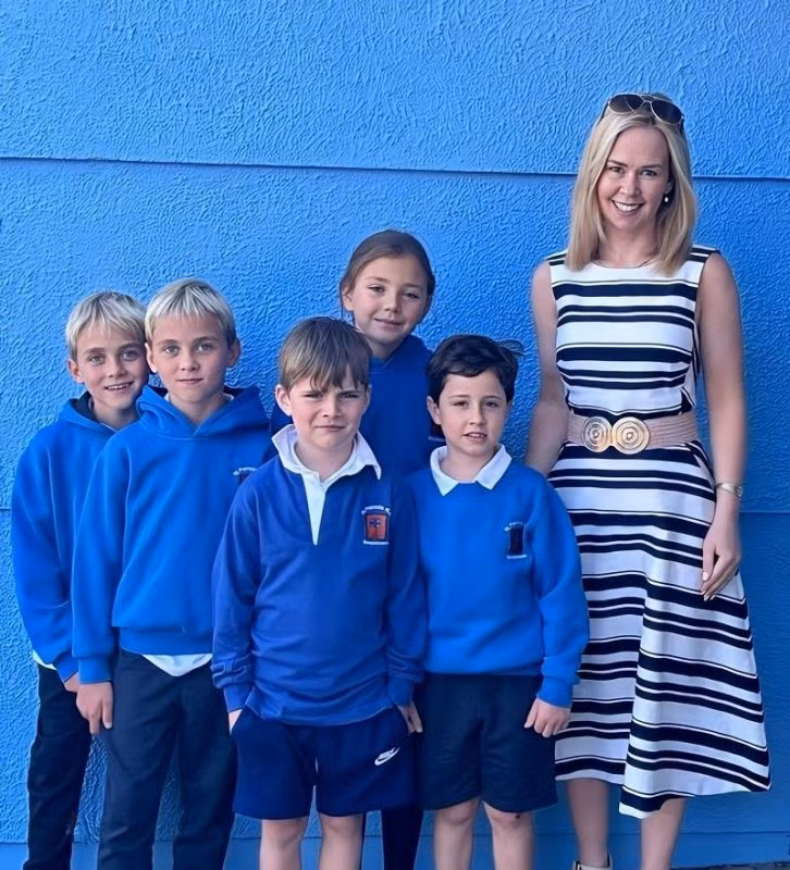 Rachel Harper, Hiệu trưởng trường St Patrick, người đưa ra sáng kiến này, nói rằng tuổi thơ của trẻ nhỏ đang ngày càng ngắn lại. Rachel Harper, Hiệu trưởng trường St Patrick, người đưa ra sáng kiến này, nói rằng tuổi thơ của trẻ nhỏ đang ngày càng ngắn lại.