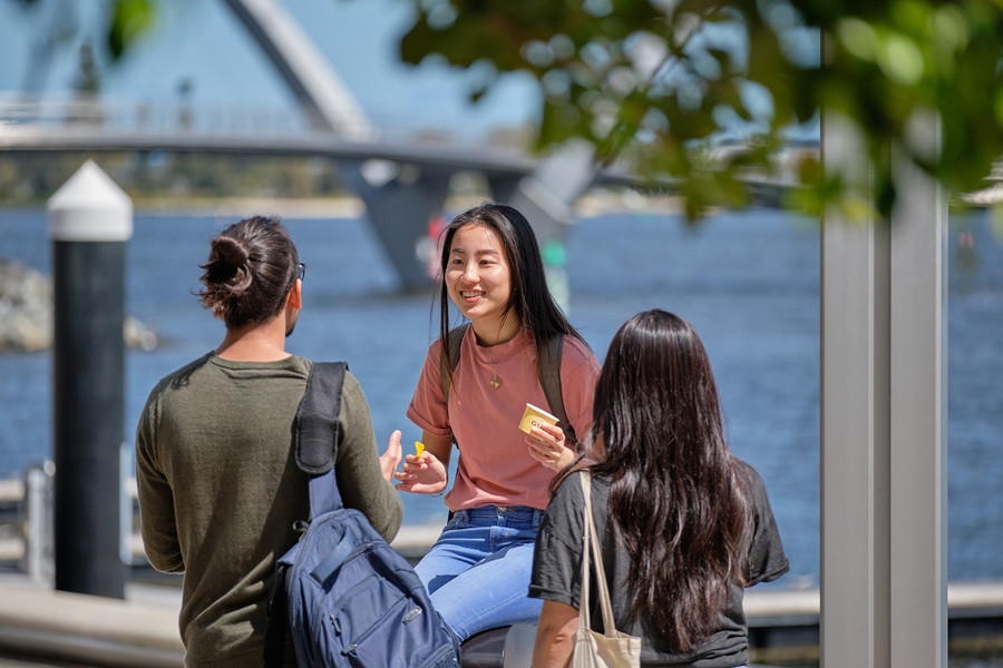 Bạn nên xem các bài đánh giá trực tuyến về chương trình du học cụ thể mà bạn quan tâm. Bạn nên xem các bài đánh giá trực tuyến về chương trình du học cụ thể mà bạn quan tâm.