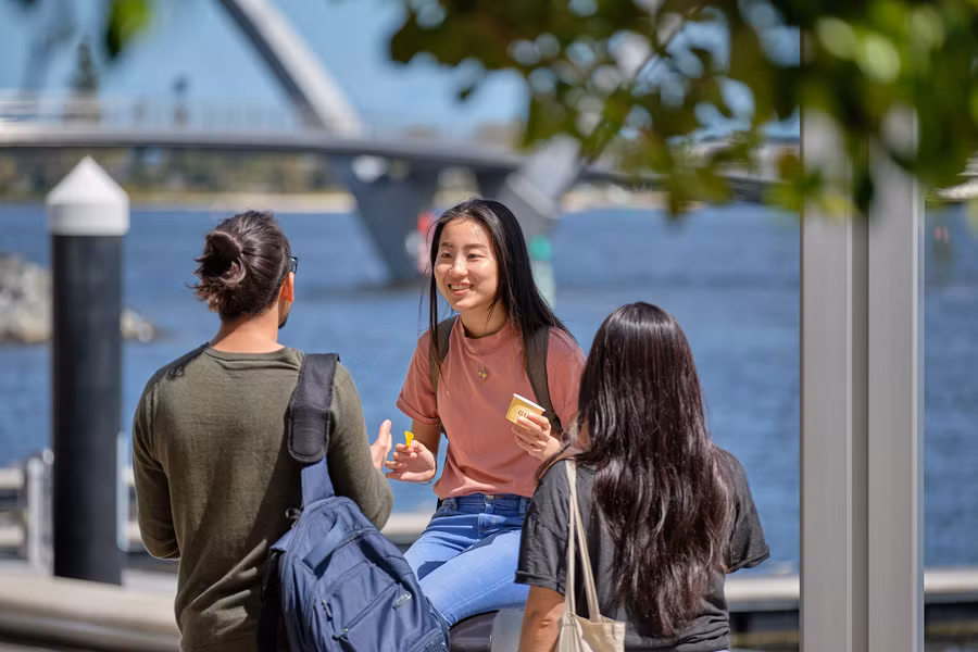 Bạn nên xem các bài đánh giá trực tuyến về chương trình du học cụ thể mà bạn quan tâm.