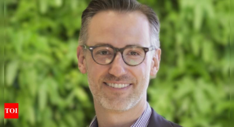 Ben Arterburn giải thích rằng lần thử phỏng vấn xin thị thực du học đầu tiên là cơ hội tốt nhất cho ứng viên, đồng thời cho biết thêm rằng lần thử thứ hai sẽ gây ấn tượng tiêu cực vì đã bị từ chối trước đó. Ben Arterburn giải thích rằng lần thử phỏng vấn xin thị thực du học đầu tiên là cơ hội tốt nhất cho ứng viên, đồng thời cho biết thêm rằng lần thử thứ hai sẽ gây ấn tượng tiêu cực vì đã bị từ chối trước đó.