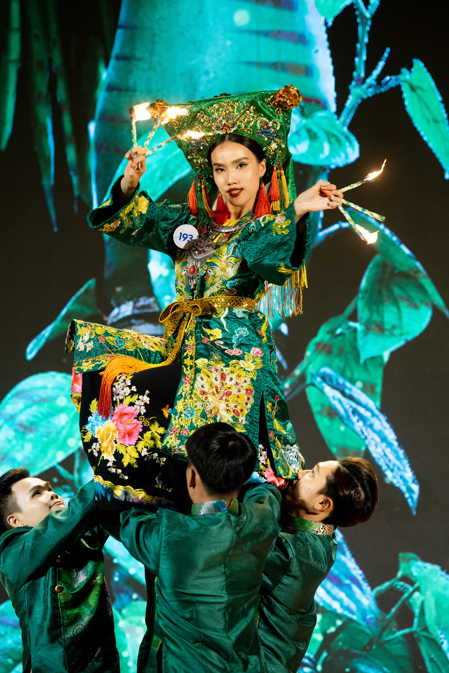 Tiết mục hầu bóng Cô Đôi Thượng Ngàn của thí sinh Lê Thị Kim Hậu (SBD 193).