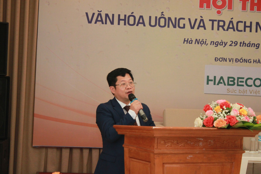 Ông Nguyễn Văn Chương, Phó tổng biên tập phụ trách Tạp chí Đồ uống Việt Nam. Ông Nguyễn Văn Chương, Phó tổng biên tập phụ trách Tạp chí Đồ uống Việt Nam.