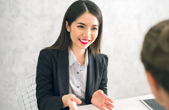 Bạn không cần quá lo lắng vì chỉ cần chọn trang phục thoải mái, sạch sẽ, được là ủi tươm tất và lịch sự là được. Bạn không cần quá lo lắng vì chỉ cần chọn trang phục thoải mái, sạch sẽ, được là ủi tươm tất và lịch sự là được.