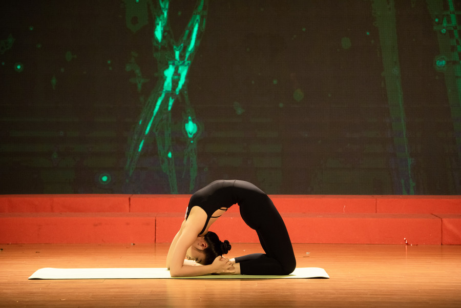 Thí sinh Nguyễn Thị Kiều Oanh (SBD 278) thể hiện màn biểu diễn Yoga nghệ thuật.