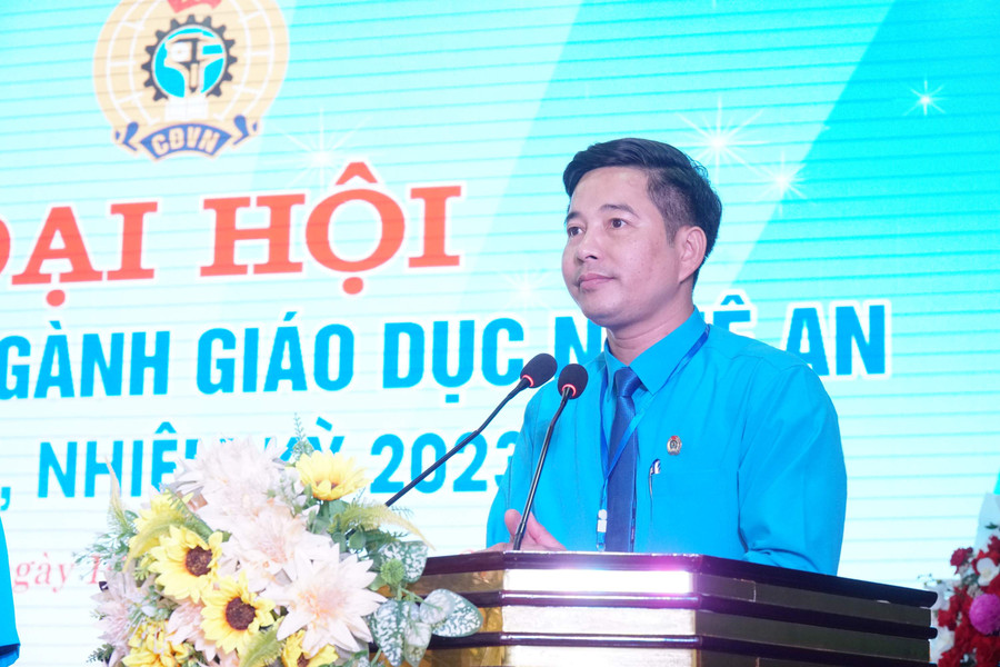 Ông Đặng Văn Hải - Chủ tịch Công đoàn ngành tiếp tục tái đắc cử vào Ban Chấp hành Công đoàn ngành Giáo dục Nghệ An khóa XX. Ảnh: Hồ Lài.