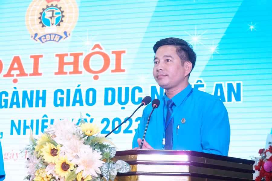 Ông Đặng Văn Hải - Chủ tịch Công đoàn ngành tiếp tục tái đắc cử vào Ban Chấp hành Công đoàn ngành Giáo dục Nghệ An khóa XX. Ảnh: Hồ Lài.