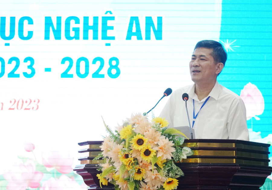 Ông Thái Văn Thành - Giám đốc Sở GD&amp;ĐT Nghệ An ghi nhận và đánh giá cao thành quả hoạt động của Công đoàn ngành trong nhiệm kỳ vừa qua. Ảnh: Hồ Lài.