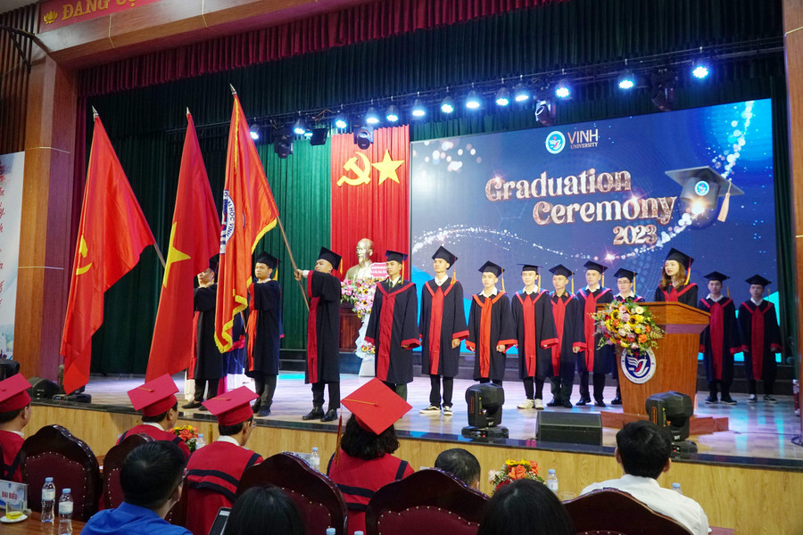 Lễ tuyên thệ khi tốt nghiệp đại học của sinh viên khóa đào tạo thứ 60 - Trường Đại học Vinh. Ảnh: Hồ Lài.